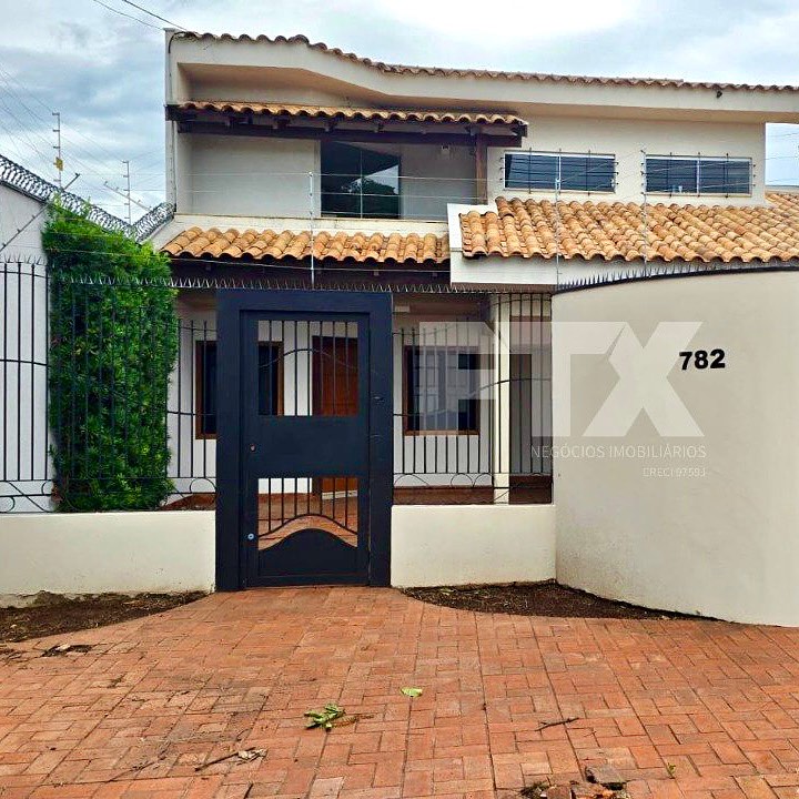 Sobrado à venda perto do Shopping Norte Sul!