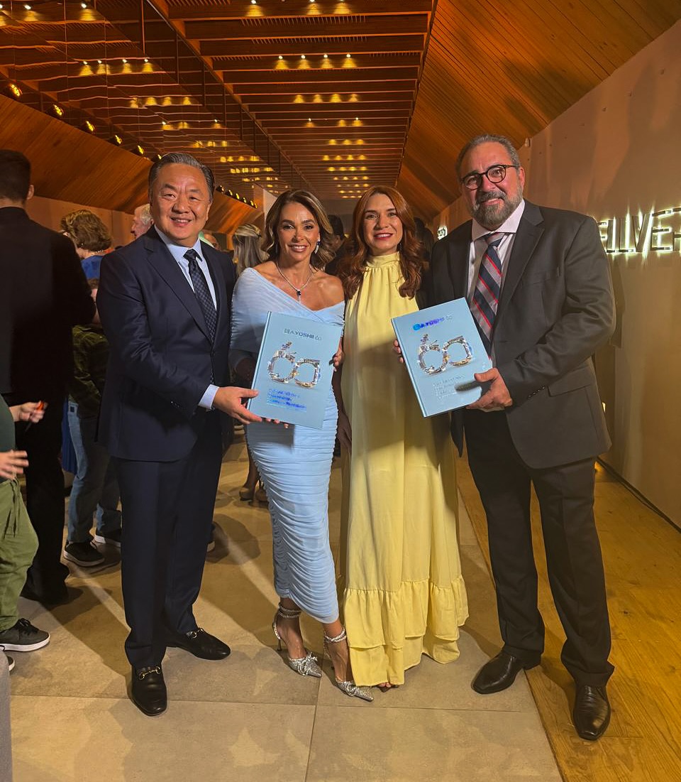 Tiéli e eu estivemos na festa de comemoração dos 60 anos da A.Yoshii, em Londrina.